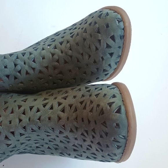 Musse & Cloud Green Ankle Boots with Cutout Design - Picture 10 of 10